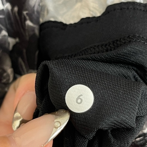 Lululemon The Runsie Flowabunga Black Angel Wing/Black Size 6 Women - Picture 13 of 16